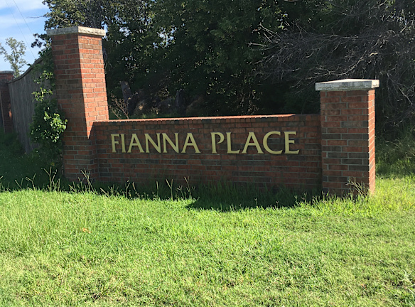 Fianna Place Court Duplexes Apartments - Fort Smith, AR