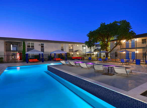 Pearl Apartments - College Station, TX