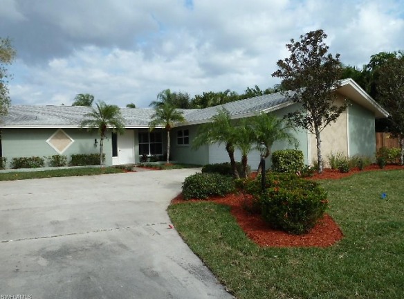 673 Travers Ave - Fort Myers, FL