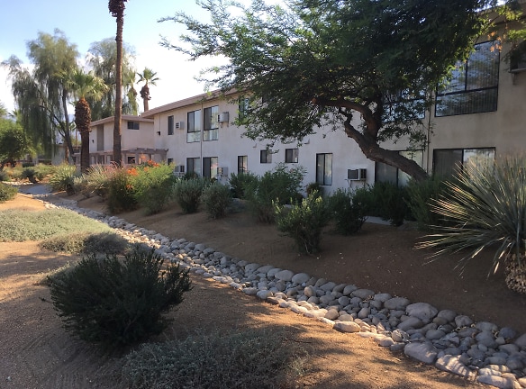 Desert Pointe Apartments - Palm Desert, CA