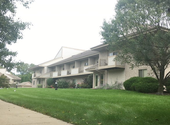 Maple Grove Apartments - Sussex, WI