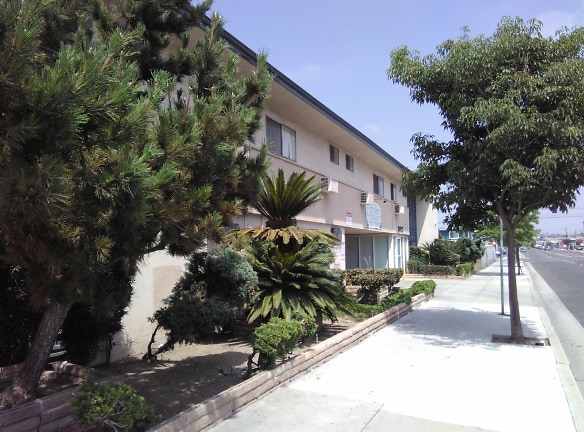 Poinsettia Gardens Apartments - Gardena, CA