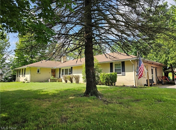 15590 Old State Rd - Middlefield, OH