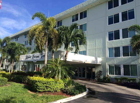 Robert Forcum Towers Apartments - Hialeah, FL