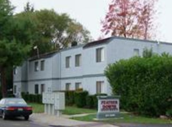 Feather Downs Apartments - Yuba City, CA