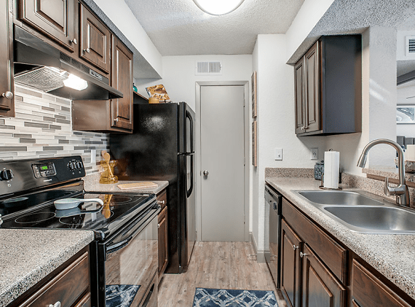 4060 Preferred Place Apartments - Dallas, TX