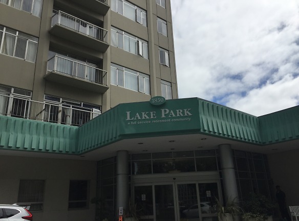 Lake Park Apartments - Oakland, CA