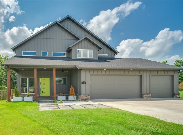 612 S 58th Ct - Rogers, AR