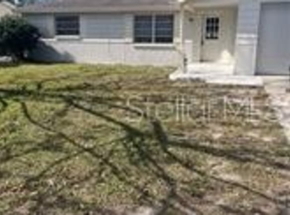 2551 Cheval Dr - Holiday, FL