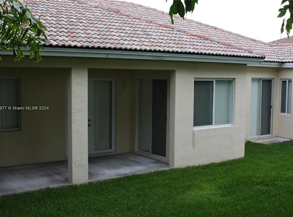 1955 SE 21st Ct - Homestead, FL