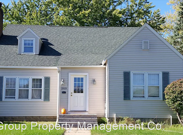 2515 Iowa St - Cedar Falls, IA
