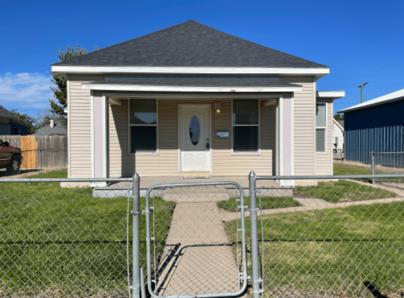 412 S Front St - Sterling, CO