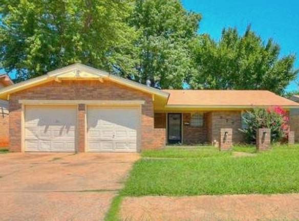 809 Meadowgreen Dr - Midwest City, OK