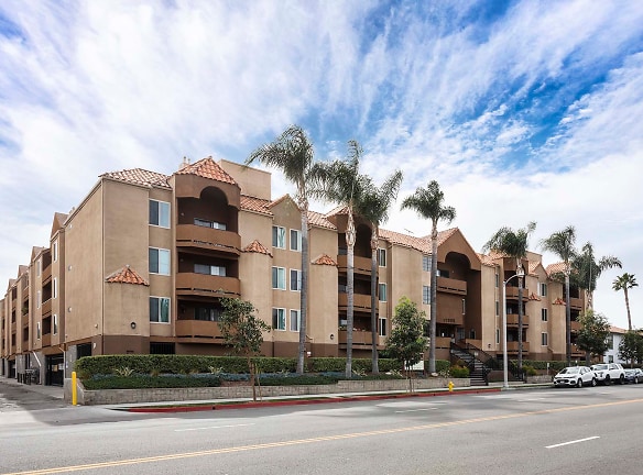 Encino Palms Apartments - Encino, CA