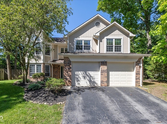 10838 Geist Woods Ln - Indianapolis, IN