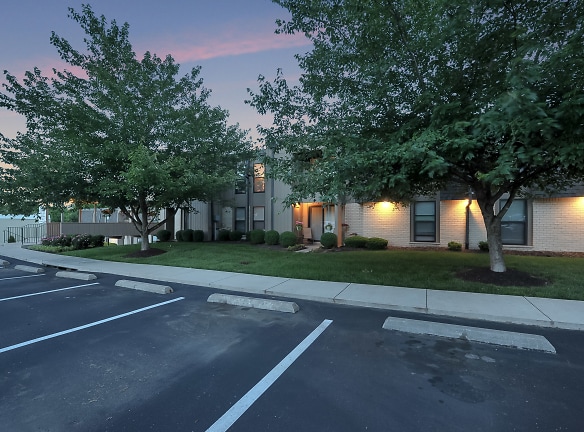 Chesterfield Place - Chesterfield, MO