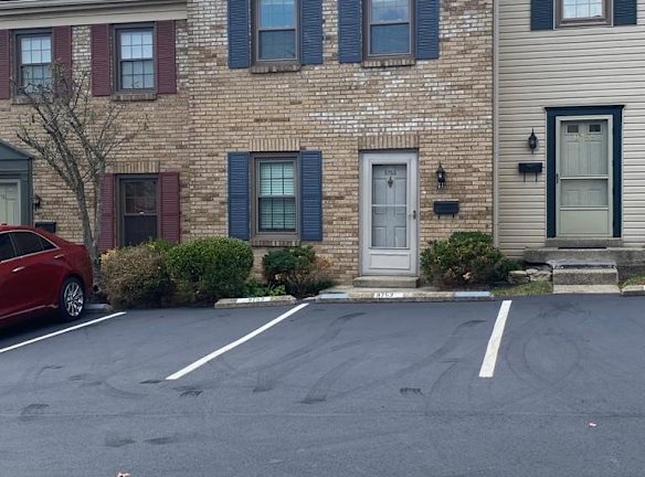 9753 Bunker Hill Ln - Montgomery, OH