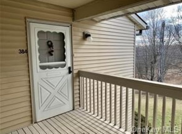 384 Concord Ln - Middletown, NY