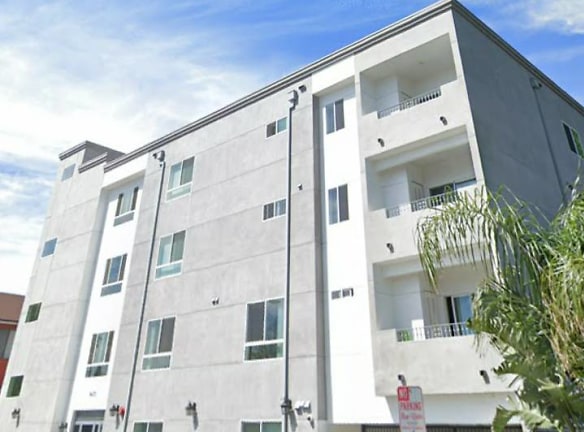 8435 Orion Ave - Los Angeles, CA