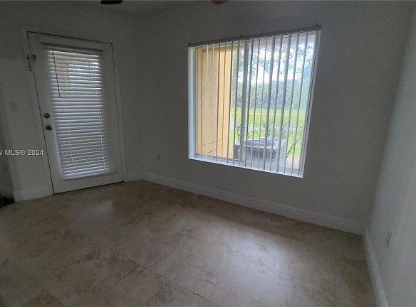 2301 NW 33rd St #103 - Oakland Park, FL
