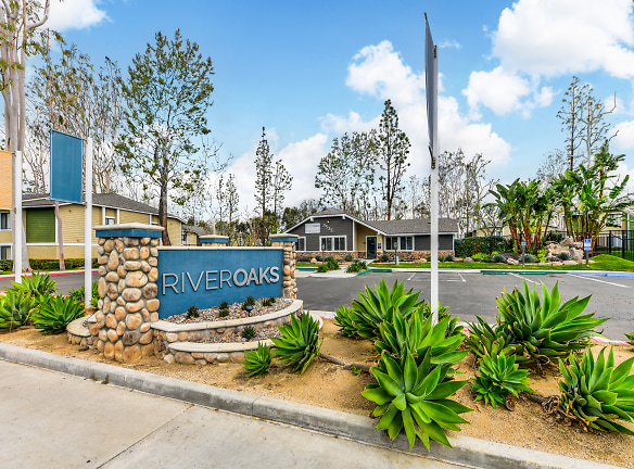 River Oaks Condominiums Apartments - Riverside, CA