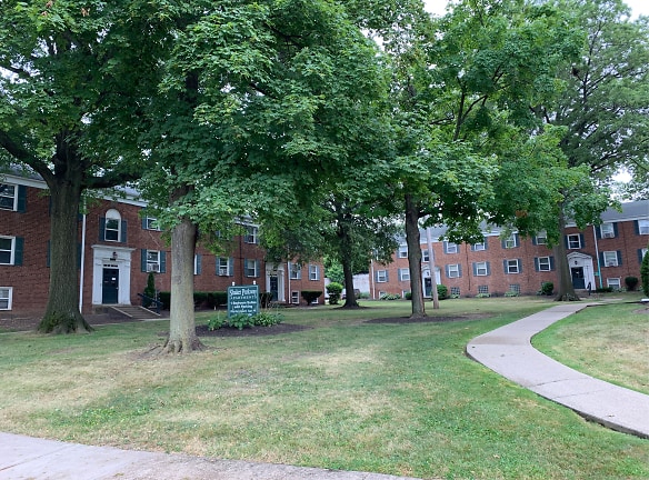 Shaker Parkway Apartments - Cleveland, OH