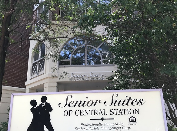 Senior Suites Of Central Station Apartments - Chicago, IL