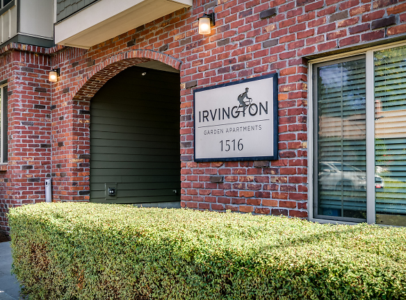 Irvington Garden Apartments - Portland, OR