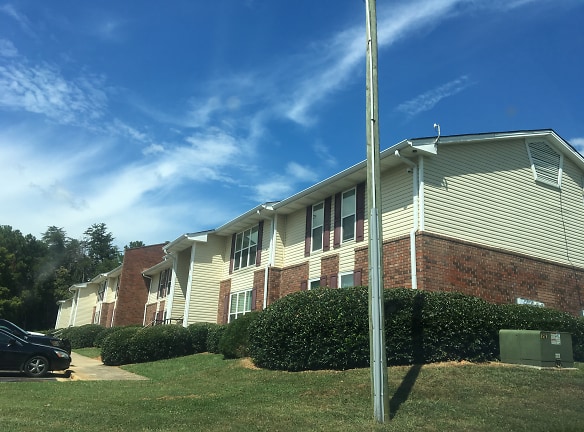 Lake Forest Apartments - Gainesville, GA