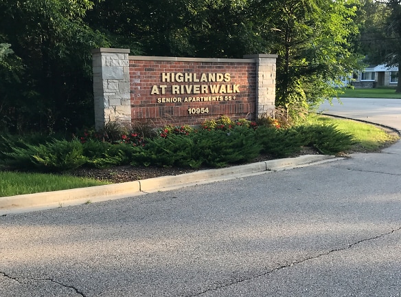 Highlands At Riverwalk Apartments - Mequon, WI