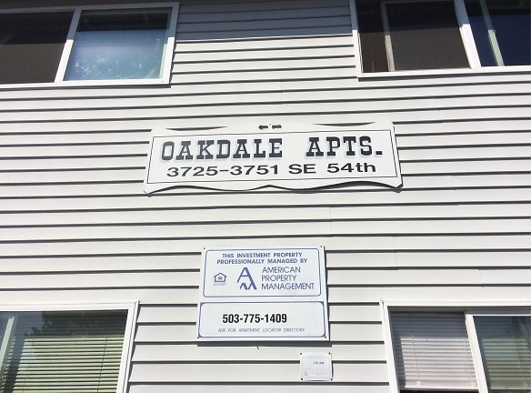 Oakdale Apartments - Portland, OR