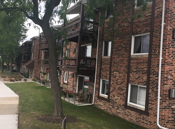 Lakeview Terrace Apartments - Crown Point, IN