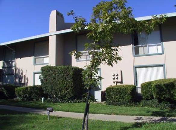 River Cove Apartments - Sacramento, CA