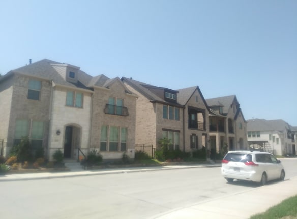 Vista Del Lago Apartments - Irving, TX