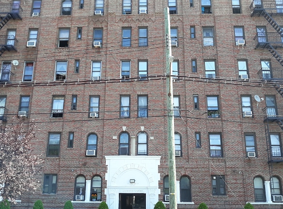 Lefferts Towers Apartments - Richmond Hill, NY