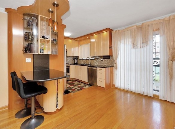 150-45 78th Rd - Queens, NY