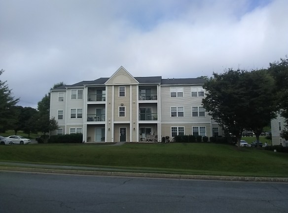 Shenandoah Commons Apartments - Front Royal, VA