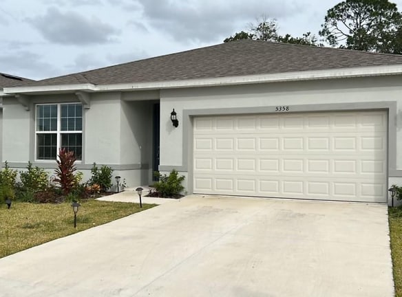 5358 Royal Point Ave - Kissimmee, FL