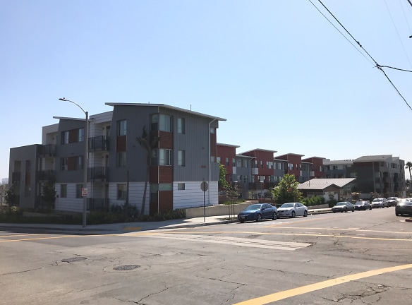 Zinnia Apartments - Signal Hill, CA