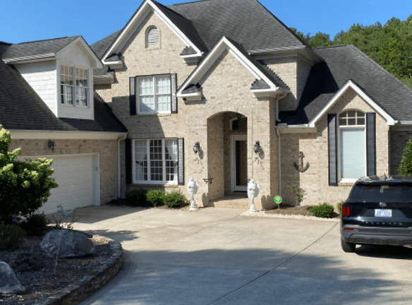 9221 Belle Pines Ct - Sherrills Ford, NC