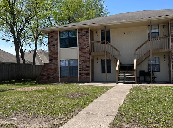 2105 SW 8th St - Blue Springs, MO