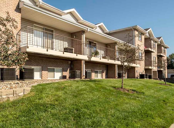 Highland View Apartments - Lincoln, NE