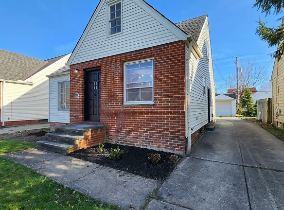 4156 Hinsdale Rd - South Euclid, OH