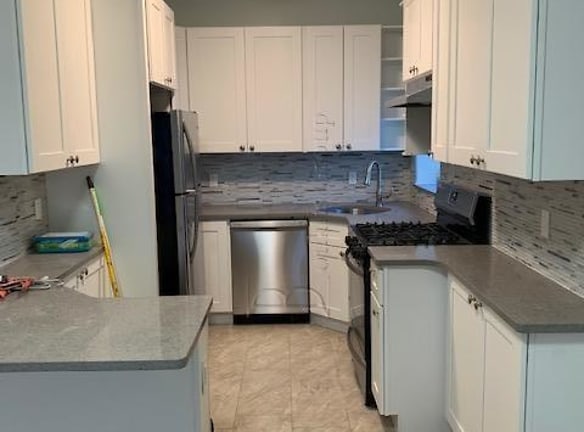 31-64 41st St unit 4F - Queens, NY