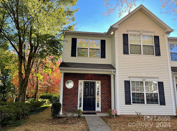 2184 Winthrop Chase Dr - Charlotte, NC