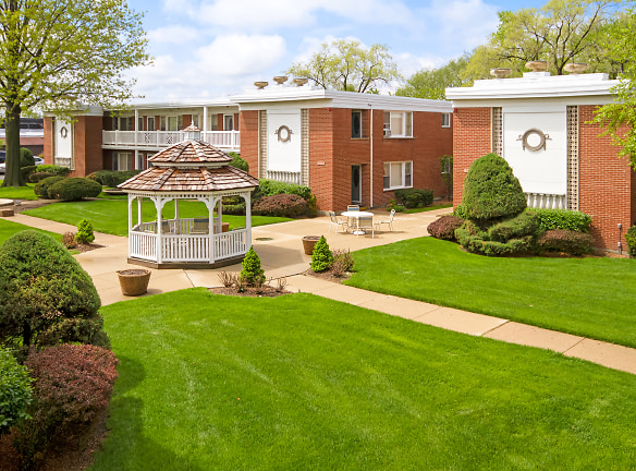 Brook Forest Apartments - Bensenville, IL