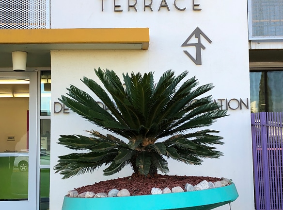 Fairmount Terrace Apartments - Los Angeles, CA
