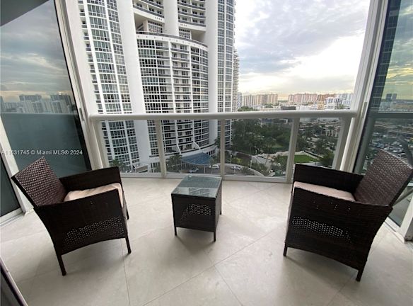 18201 Collins Ave unit 1207 - Sunny Isles Beach, FL