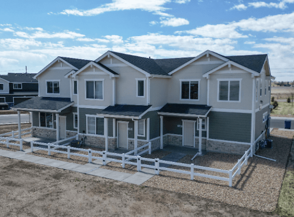 530 Condor Wy - Johnstown, CO