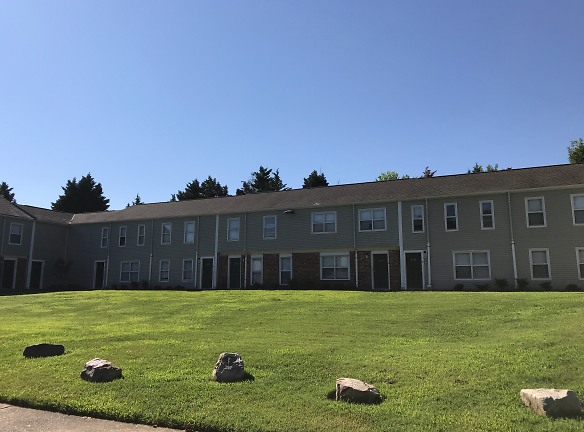 Oakland Village Townhouse Apts Apartments - Henrico, VA